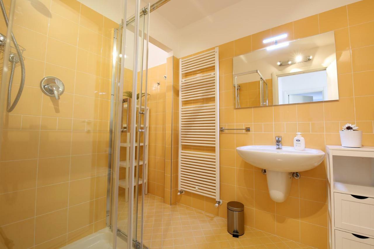 Bellagio Dreams Apt, Pool, With Private Garden, Near Lake Экстерьер фото